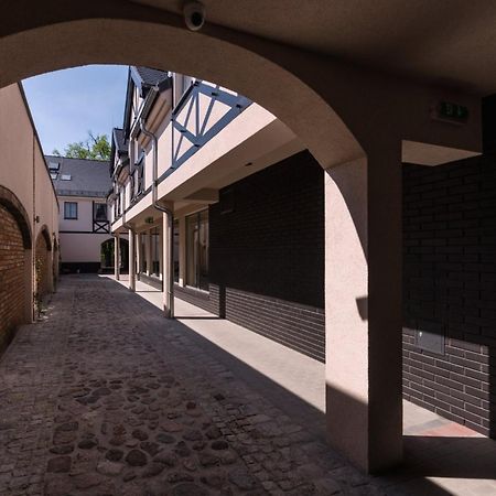 Отель Gosciniec Kasztel U Gostla Мурована-Гослина Экстерьер фото